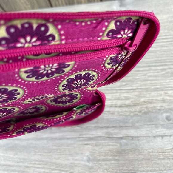 Vera Bradley Retired Very Berry Paisley Wristlet ID Wallet - Picture 14 of 16